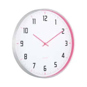 Sportliche Wanduhr mit Aluminiumrahmen, weißem Zifferblatt und pinken Zeigern