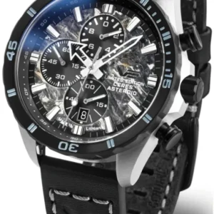 Herrenarmbanduhr Vostok Europe mit schwarzem Lederband und blau-schwarz marmoriertem Zifferblatt.